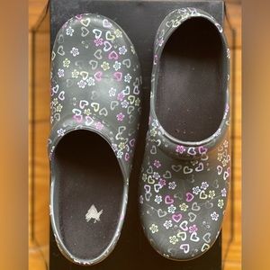 Anywear SR Lucky in Love womens clogs